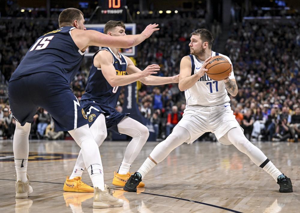 内线表现依 内线表现依